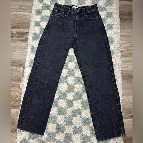 Zara Women’s Mom Fit High Rise Black Distressed Jeans Size 4 EUR 6 - Picture 8 of 8